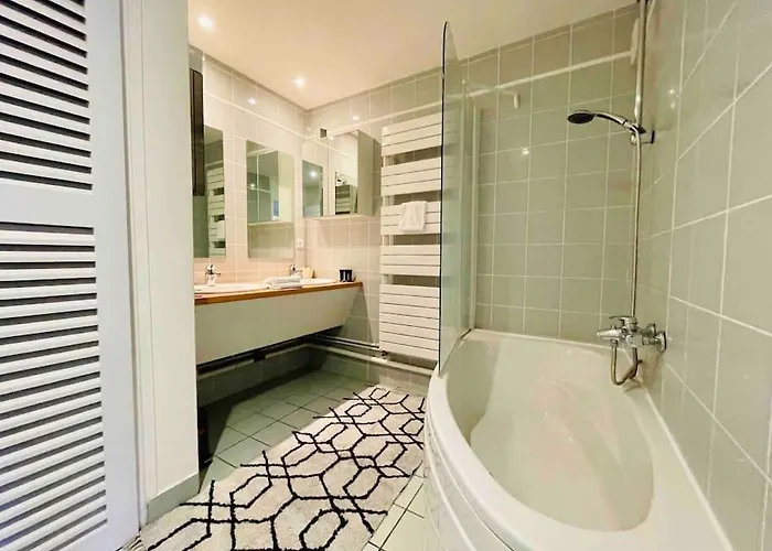 Hypercentre Clermont-fd Terrasse + Parking Apartment *